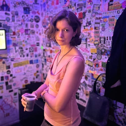 Amelia Holt – Electro