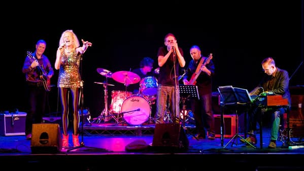 Zoe Schwarz Blue Commotion – Rock
