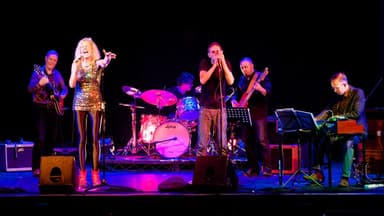 Zoe Schwarz Blue Commotion
