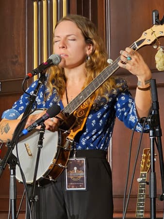 Meredith Moon – Folk, World, & Country