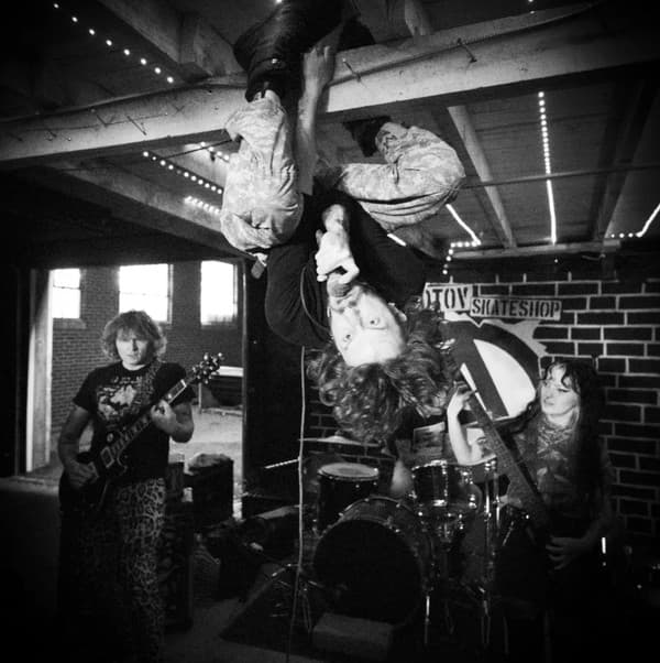 Total Flesh – Rock