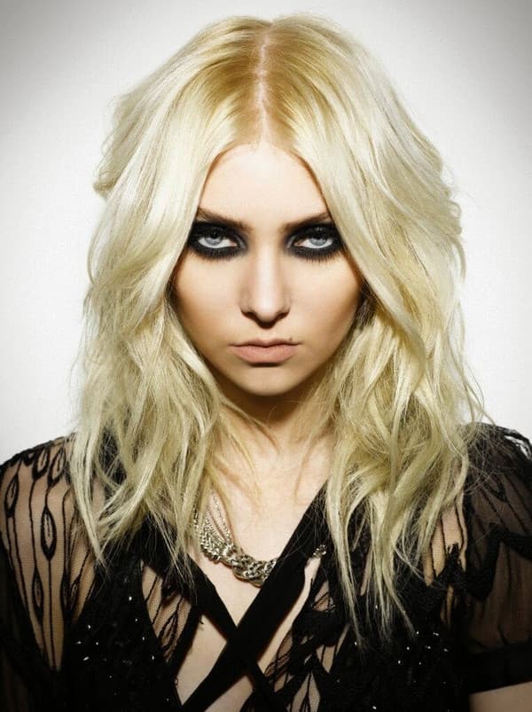 Taylor Momsen – Christmas Music