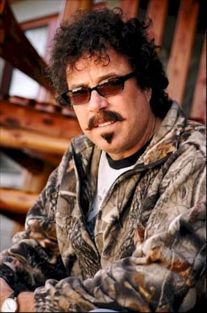 Monty Holmes – Country
