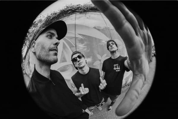 LILLIANS – Rock