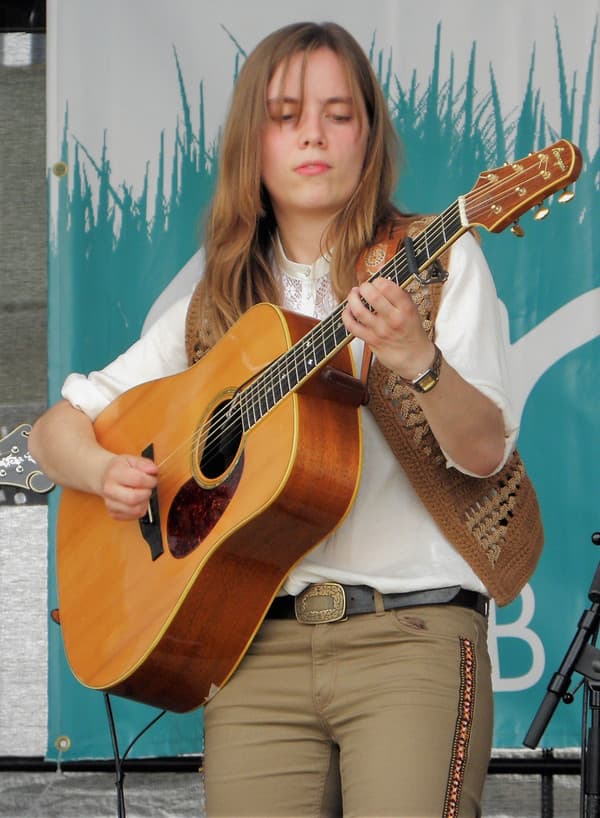 Charlotte Carrivick – Folk